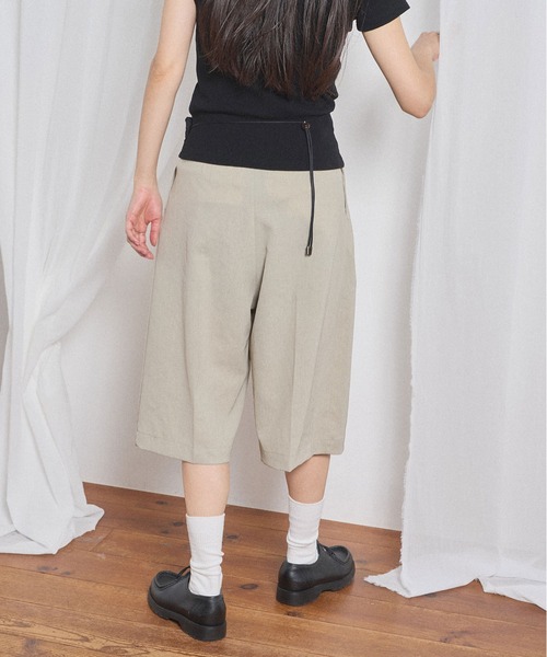 fig London(フィグロンドン)の「3tuck half pants(スラックス・レディース・ベージュ/ブラック・FREE)」の16枚目の写真