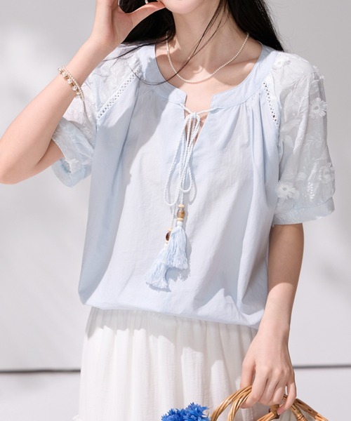 LUCPY(ラクピー)の「刺繍シアースリーブタッセルブラウス(シャツ/ブラウス・レディース・ブルー・X-LARGE/LARGE/MEDIUM/SMALL)」の3枚目の写真