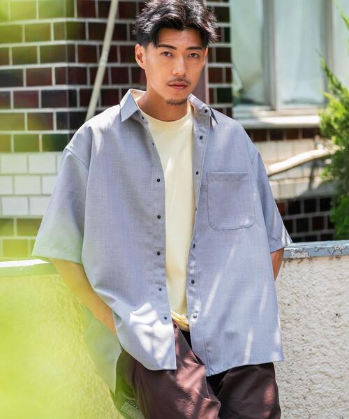 EKAL(エカル)の「『UR TECH DRYLUXE/吸水速乾/接触冷感』ハイツイストショートスリーブシャツ(シャツ/ブラウス・メンズ・グレー/グレー系その他/ネイビー・LARGE/MEDIUM)」の4枚目の写真
