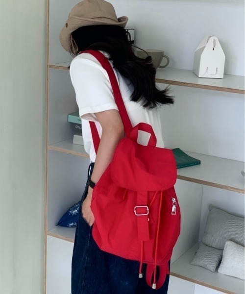 LADY LIKE(レディライク)の「シャカシャカリュックサック/ナップサック(バックパック/リュック・レディース・レッド/アイボリー/ブラック・F)」の3枚目の写真