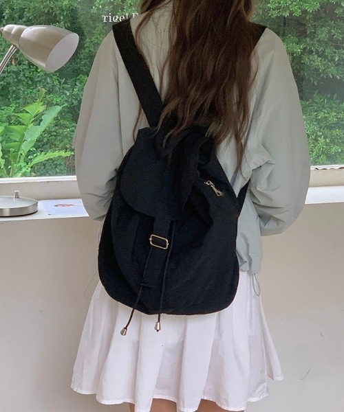 LADY LIKE(レディライク)の「シャカシャカリュックサック/ナップサック(バックパック/リュック・レディース・レッド/アイボリー/ブラック・F)」の1枚目の写真