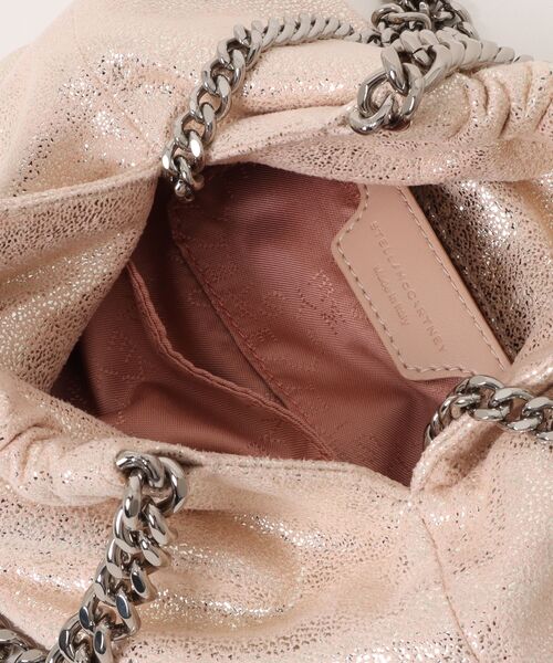 STELLA McCARTNEY(ステラマッカートニー)の「Falabella Drawstring Crossbody Bag / ファラベラ ドローストリング クロスボディバッグ(ショルダーバッグ・レディース・ピンク系その他・ONE SIZE)」の4枚目の写真