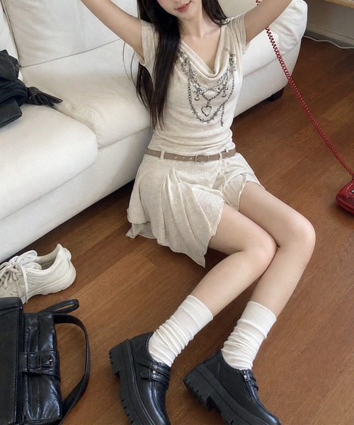 HOOK(フック)の「HOOK for girls ベルト付き アシメヘム チェーンプリント ペプラム 半袖 Tシャツ (SS)(ワンピース・レディース・ベージュ/ブラック・FREE)」の3枚目の写真