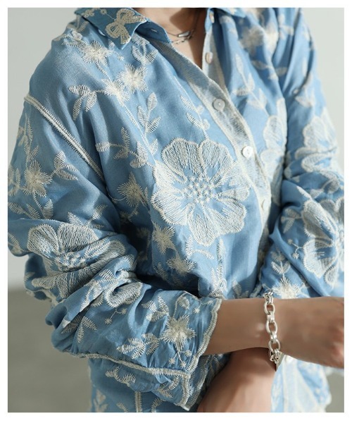 Sawa a la mode(サワアラモード)の「花柄刺繍スカラップブラウス(シャツ/ブラウス・レディース・ブルー・FREE)」の8枚目の写真