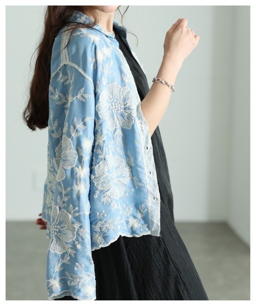 Sawa a la mode(サワアラモード)の「花柄刺繍スカラップブラウス(シャツ/ブラウス・レディース・ブルー・FREE)」の14枚目の写真
