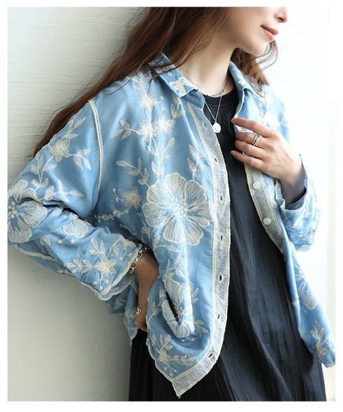 Sawa a la mode(サワアラモード)の「花柄刺繍スカラップブラウス(シャツ/ブラウス・レディース・ブルー・FREE)」の16枚目の写真