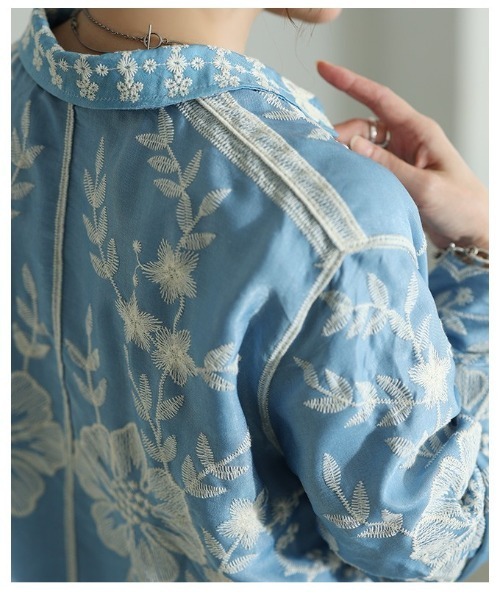 Sawa a la mode(サワアラモード)の「花柄刺繍スカラップブラウス(シャツ/ブラウス・レディース・ブルー・FREE)」の22枚目の写真