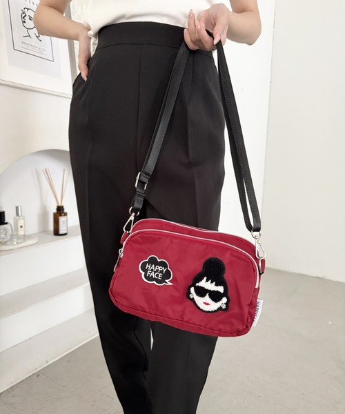 HAPPY FACE(ハッピーフェイス)の「エマ3F刺繍ショルダーRD(ショルダーバッグ・レディース・レッド・ONE SIZE)」の3枚目の写真