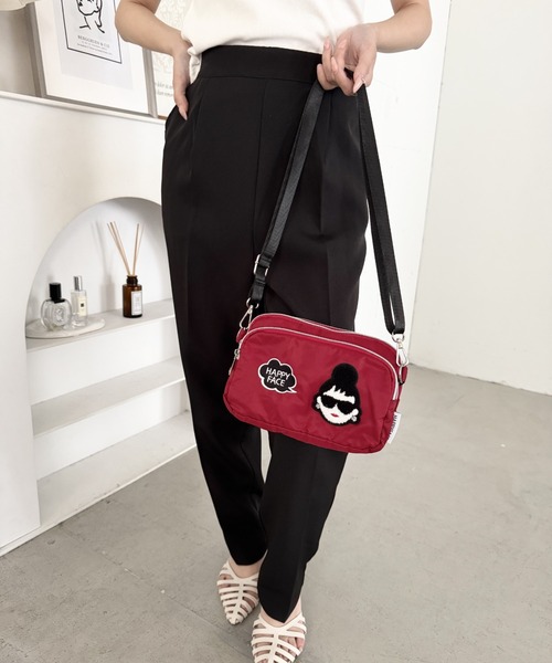 HAPPY FACE(ハッピーフェイス)の「エマ3F刺繍ショルダーRD(ショルダーバッグ・レディース・レッド・ONE SIZE)」の4枚目の写真