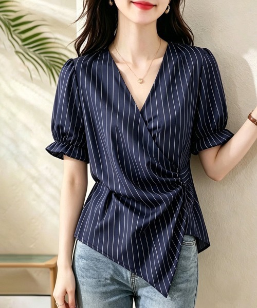 ONEP STAR（ワンピスター）の「ストライプカシュクール風バックリボン半袖ブラウス（シャツ/ブラウス・レディース・ブラック/ネイビー・MEDIUM/LARGE/X-LARGE）」の5枚目の写真