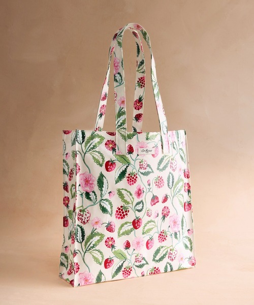 Cath Kidston(キャスキッドソン)の「ラージ ブックバッグ Raspberry Garden(トートバッグ・レディース・アイボリー・FREE)」の1枚目の写真