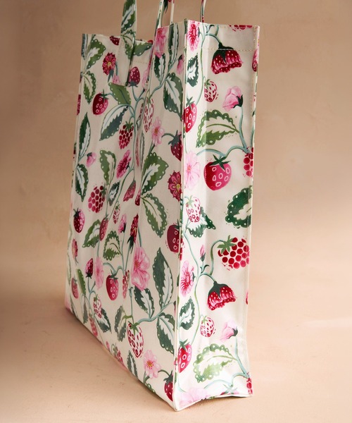 Cath Kidston(キャスキッドソン)の「ラージ ブックバッグ Raspberry Garden(トートバッグ・レディース・アイボリー・FREE)」の2枚目の写真
