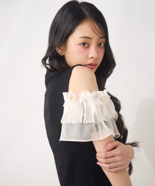 Noelie（ノエリー）の「フラワーオフショルトップス（Tシャツ/カットソー・レディース・ベージュ/ブラック・FREE）」の11枚目の写真