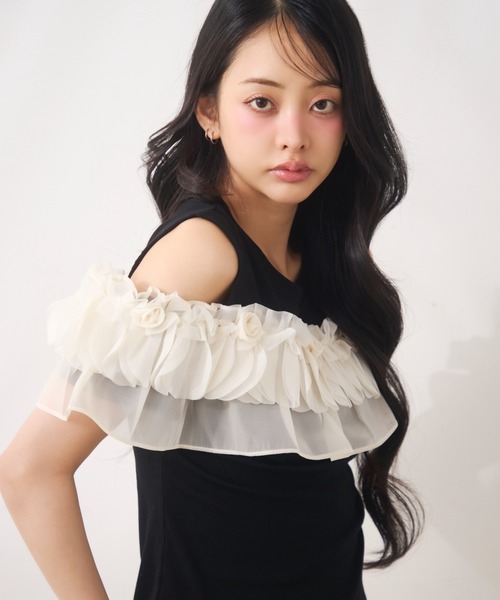 Noelie（ノエリー）の「フラワーオフショルトップス（Tシャツ/カットソー・レディース・ベージュ/ブラック・FREE）」の12枚目の写真