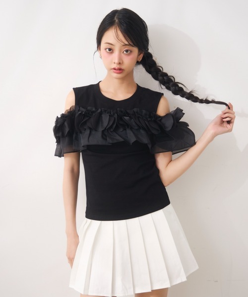 Noelie（ノエリー）の「フラワーオフショルトップス（Tシャツ/カットソー・レディース・ベージュ/ブラック・FREE）」の4枚目の写真