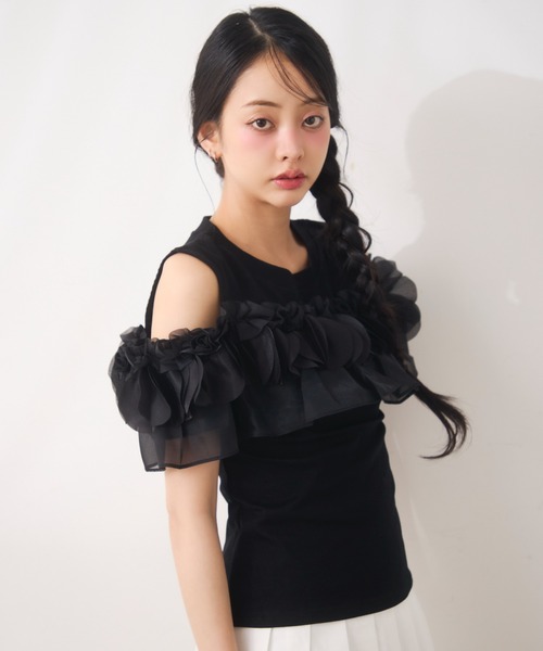 Noelie（ノエリー）の「フラワーオフショルトップス（Tシャツ/カットソー・レディース・ベージュ/ブラック・FREE）」の5枚目の写真