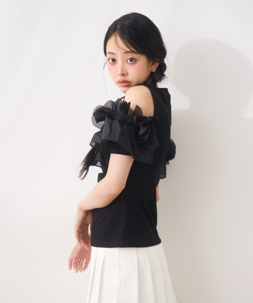 Noelie（ノエリー）の「フラワーオフショルトップス（Tシャツ/カットソー・レディース・ベージュ/ブラック・FREE）」の6枚目の写真