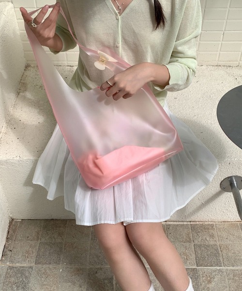 LYEON（リヨン）の「ソフトジェリーバッグ（ショルダーバッグ・レディース・ブラック/ピンク/オフホワイト/カーキ・FREE）」の4枚目の写真