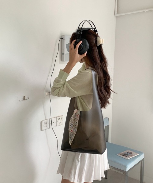 LYEON（リヨン）の「ソフトジェリーバッグ（ショルダーバッグ・レディース・ブラック/ピンク/オフホワイト/カーキ・FREE）」の9枚目の写真