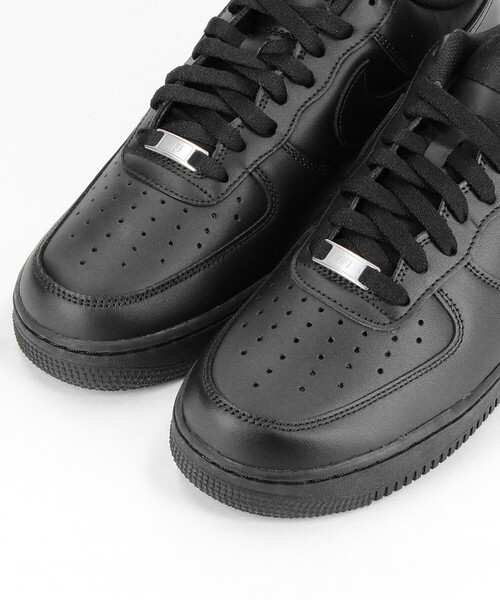 NIKE(ナイキ)の「限定展開 NIKE/ナイキ AIR FORCE 1 エアフォース1(スニーカー・メンズ・ブラック/ホワイト・27.5cm/27.0cm/28.0cm/26.5cm/26.0cm)」の4枚目の写真