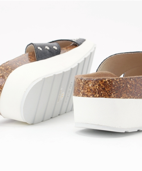 Noubel Voug Relax（ヌーベルヴォーグリラックス）の「ホワイトソール　スポーツペタンコサンダル（サンダル・レディース・ブラック/シャンパン/ホワイト/ゴールド/シルバー・M/LL/S/L）」の15枚目の写真