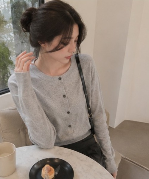 NoBelle(ノベル)の「Uネックボタン付きシンプル長袖カーディガン(カーディガン/ボレロ・レディース・グレー/ホワイト/ブラック・FREE)」の8枚目の写真