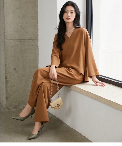 Sew loop(ソーループ)の「Vネックブラウス&ワイドパンツセットアップ(セットアップ・レディース・ブラック/ライトブラウン・M/L)」の2枚目の写真