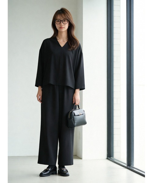 Sew loop(ソーループ)の「Vネックブラウス&ワイドパンツセットアップ(セットアップ・レディース・ブラック/ライトブラウン・M/L)」の6枚目の写真