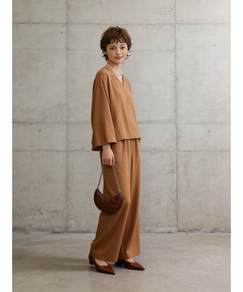 Sew loop(ソーループ)の「Vネックブラウス&ワイドパンツセットアップ(セットアップ・レディース・ブラック/ライトブラウン・M/L)」の16枚目の写真