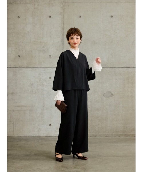Sew loop(ソーループ)の「Vネックブラウス&ワイドパンツセットアップ(セットアップ・レディース・ブラック/ライトブラウン・M/L)」の4枚目の写真