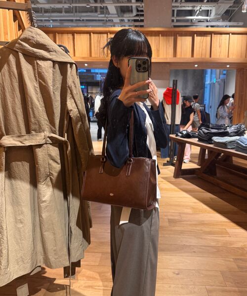 MCLANEE(マックラニー)の「レビオ ショルダーバッグ(ショルダーバッグ・レディース・ブラック/ダークブラウン・ONE SIZE)」の5枚目の写真