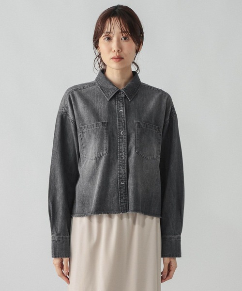 GLOBAL WORK(グローバルワーク)の「GOODデニムクロップドシャツ/797958(シャツ/ブラウス・レディース・チャコールグレー/ブルー/ブルー系・MEDIUM/LARGE)」の17枚目の写真