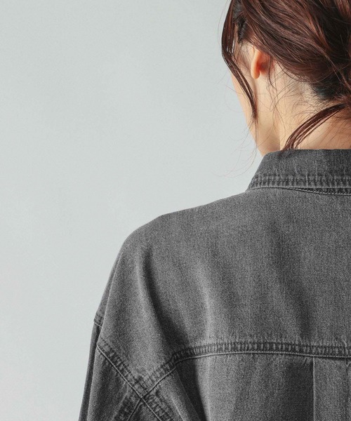 GLOBAL WORK(グローバルワーク)の「GOODデニムクロップドシャツ/797958(シャツ/ブラウス・レディース・チャコールグレー/ブルー/ブルー系・MEDIUM/LARGE)」の21枚目の写真