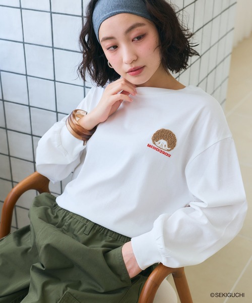cross marche(クロスマルシェ)の「【モンチッチ】ワンポイント刺繍ロンT(Tシャツ/カットソー・レディース・オフホワイト/ブラック/ダークグリーン・L/M/LL)」の2枚目の写真