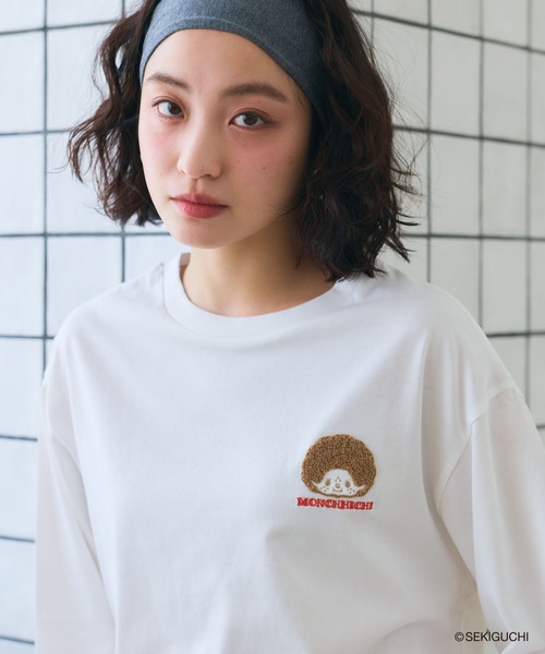 cross marche(クロスマルシェ)の「【モンチッチ】ワンポイント刺繍ロンT(Tシャツ/カットソー・レディース・オフホワイト/ブラック/ダークグリーン・L/M/LL)」の4枚目の写真