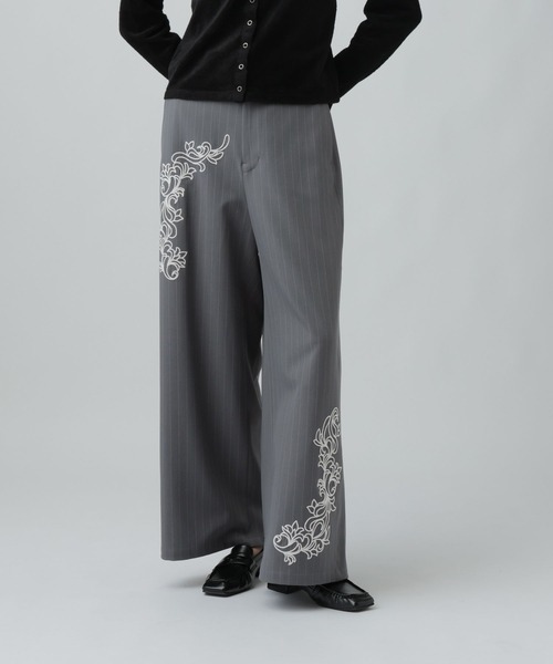 LEPSIM(レプシィム)の「《UN STANDARD by LEPSIM》チェーン刺繍ストライプパンツ 1051940(その他パンツ・レディース・ネイビー/グレー・FREE)」の3枚目の写真