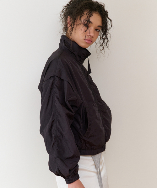 THEVINYLHOUSE(ザバイニルハウス)の「SHIRRING OVER NYLON JACKET BLACK(ナイロンジャケット・メンズ・その他・SMALL/MEDIUM/LARGE)」の4枚目の写真