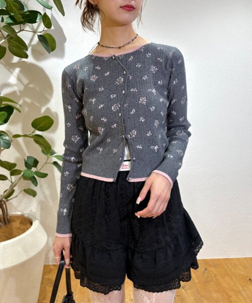 w closet(ダブルクローゼット)の「なみなみ花柄ニットカーデ(ニット/セーター・レディース・オフホワイト/サックスブルー/グリーン/アイボリー/チャコールグレー・FREE)」の21枚目の写真