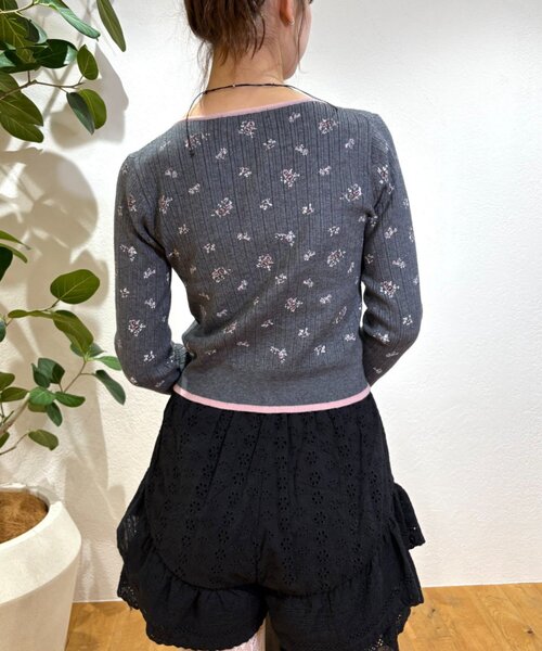 w closet(ダブルクローゼット)の「なみなみ花柄ニットカーデ(ニット/セーター・レディース・オフホワイト/サックスブルー/グリーン/アイボリー/チャコールグレー・FREE)」の19枚目の写真