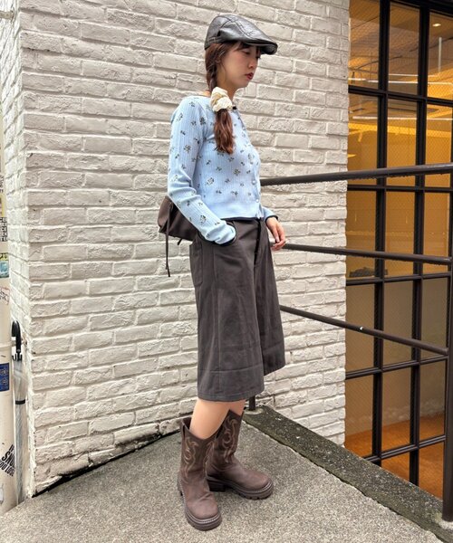 w closet(ダブルクローゼット)の「なみなみ花柄ニットカーデ(ニット/セーター・レディース・オフホワイト/サックスブルー/グリーン/アイボリー/チャコールグレー・FREE)」の6枚目の写真