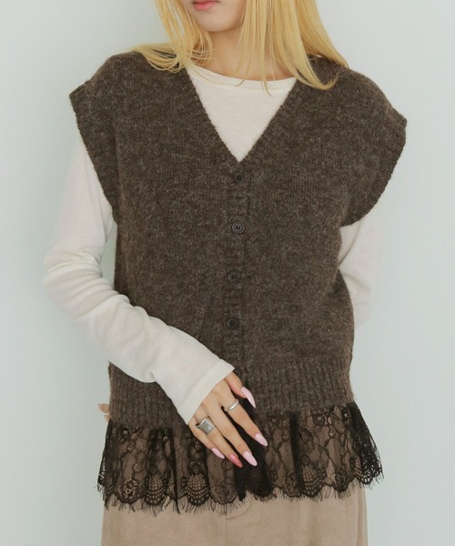 cheriella（シェリエラ）の「【cheriella】レースレイヤードVネックニットベスト LACE LAYERED V-NECK KNIT VEST（ベスト・レディース・ブラック/グレー/ブラウン・FREE）」の3枚目の写真