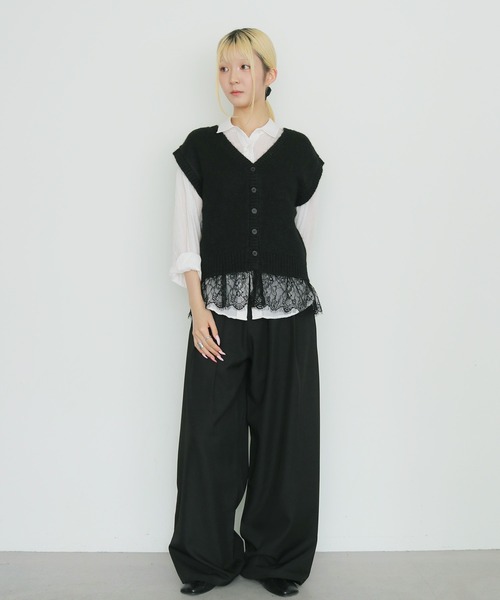 cheriella（シェリエラ）の「【cheriella】レースレイヤードVネックニットベスト LACE LAYERED V-NECK KNIT VEST（ベスト・レディース・ブラック/グレー/ブラウン・FREE）」の7枚目の写真