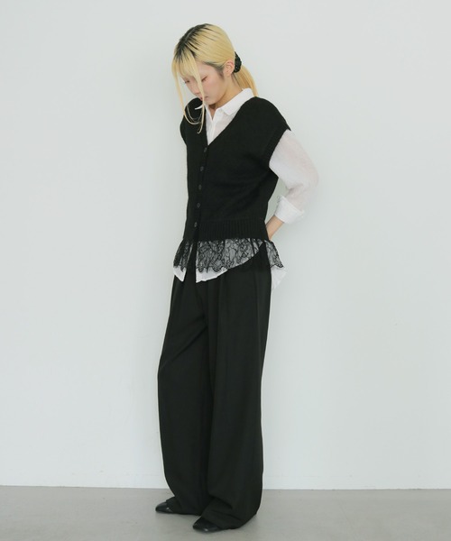 cheriella（シェリエラ）の「【cheriella】レースレイヤードVネックニットベスト LACE LAYERED V-NECK KNIT VEST（ベスト・レディース・ブラック/グレー/ブラウン・FREE）」の11枚目の写真