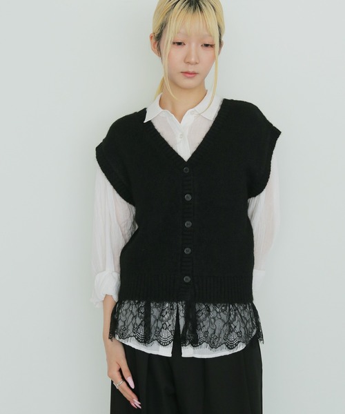 cheriella（シェリエラ）の「【cheriella】レースレイヤードVネックニットベスト LACE LAYERED V-NECK KNIT VEST（ベスト・レディース・ブラック/グレー/ブラウン・FREE）」の4枚目の写真