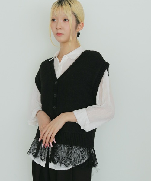 cheriella（シェリエラ）の「【cheriella】レースレイヤードVネックニットベスト LACE LAYERED V-NECK KNIT VEST（ベスト・レディース・ブラック/グレー/ブラウン・FREE）」の10枚目の写真