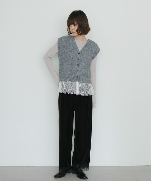 cheriella（シェリエラ）の「【cheriella】レースレイヤードVネックニットベスト LACE LAYERED V-NECK KNIT VEST（ベスト・レディース・ブラック/グレー/ブラウン・FREE）」の16枚目の写真