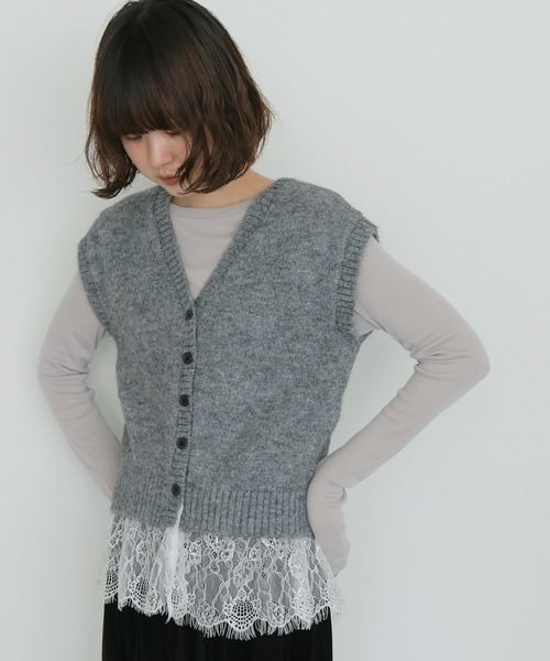 cheriella（シェリエラ）の「【cheriella】レースレイヤードVネックニットベスト LACE LAYERED V-NECK KNIT VEST（ベスト・レディース・ブラック/グレー/ブラウン・FREE）」の15枚目の写真