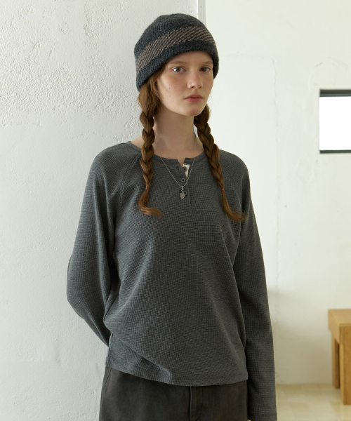 THEMITTEN(ザ・ミトン)の「シルヴァン ワッフルTシャツ(チャコール)(Tシャツ/カットソー・レディース・その他・FREE)」の1枚目の写真