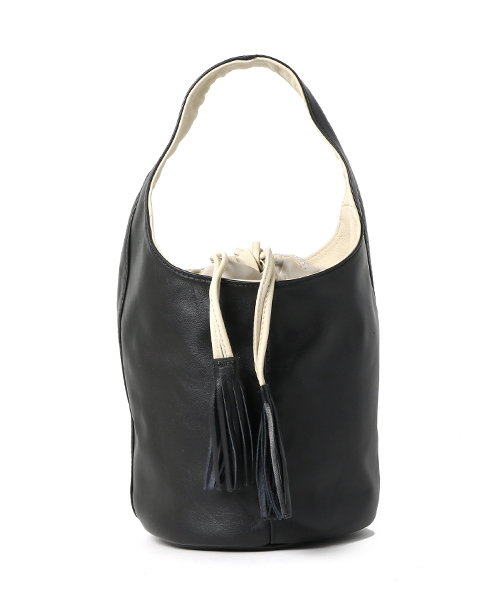 CHRISTIAN VILLA（クリスチャンヴィラ）の「CHRISTIAN VILLA/バケットショルダー/L（ショルダーバッグ・レディース・ホワイト/ブラック・FREE）」の9枚目の写真