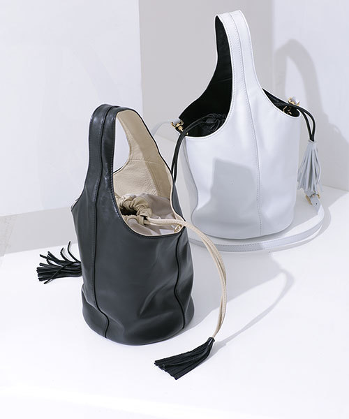 CHRISTIAN VILLA（クリスチャンヴィラ）の「CHRISTIAN VILLA/バケットショルダー/L（ショルダーバッグ・レディース・ホワイト/ブラック・FREE）」の10枚目の写真